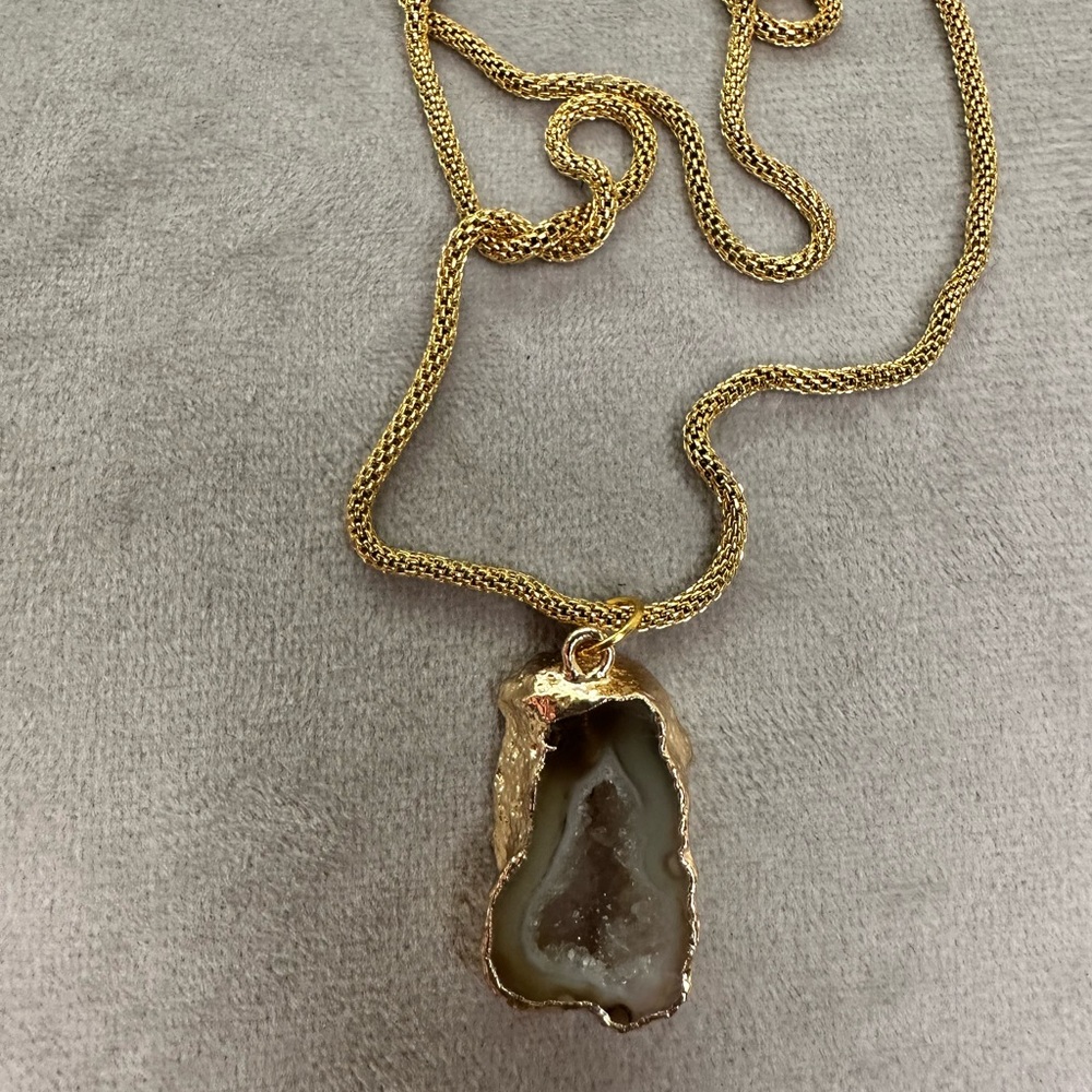 Mini druzy pendant 18k gold stainless steel mesh chain. Beautiful mini druzy - Picture 7 of 10